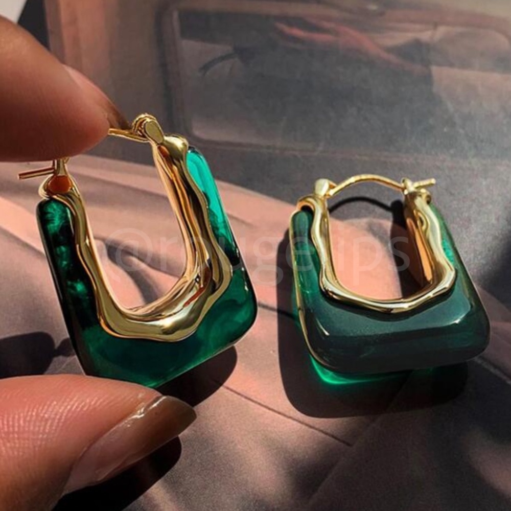 Gold Tone Earrings Green Faux Stone Fashion Jewelry - Picture 3 of 4